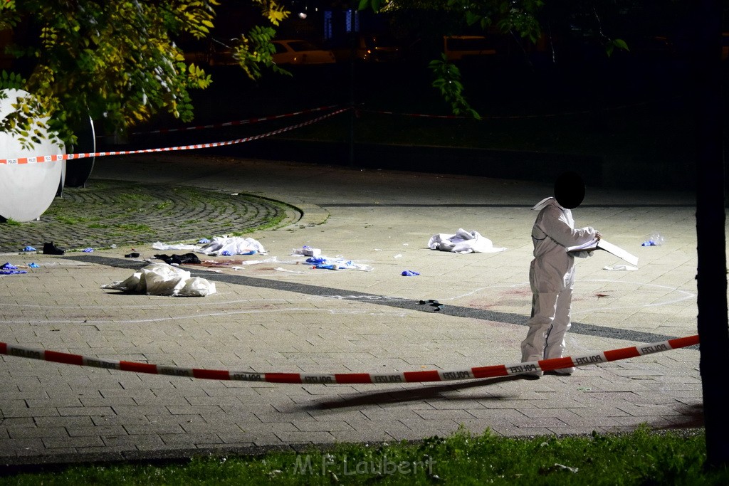 Einsatz BF Messerstecherei Koeln Neustadt Nord Eberplatz Platzmitte P101.JPG - Miklos Laubert